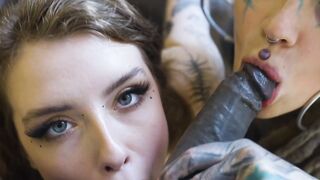 Alt punk girls Anuskatzz and Eden share a tattooed cock