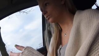 Blondine, die immer Sex will, Sex im Auto