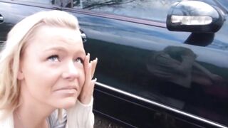 Blondine, die immer Sex will, Sex im Auto