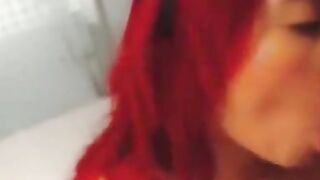 Camgirl dreht Amateurporno mit Dadbod-Freund
