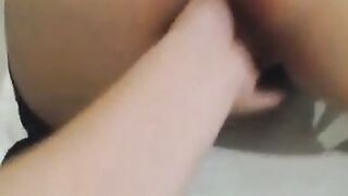 Camgirl dreht Amateurporno mit Dadbod-Freund