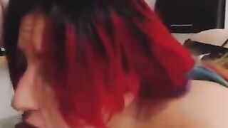 Camgirl dreht Amateurporno mit Dadbod-Freund