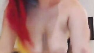 Camgirl dreht Amateurporno mit Dadbod-Freund