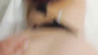 Camgirl dreht Amateurporno mit Dadbod-Freund