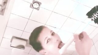 Finde es geil seine Toilette zu sein