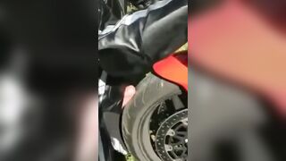 un sex cu motorcycleta uni prieten mai vechi