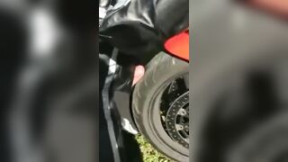 un sex cu motorcycleta uni prieten mai vechi