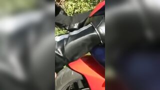 un sex cu motorcycleta uni prieten mai vechi