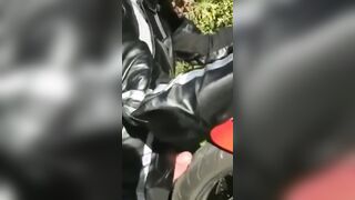 un sex cu motorcycleta uni prieten mai vechi