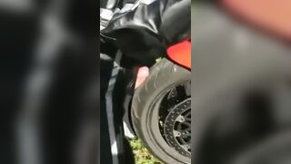 un sex cu motorcycleta uni prieten mai vechi