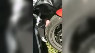 un sex cu motorcycleta uni prieten mai vechi
