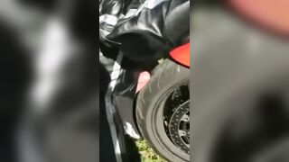 un sex cu motorcycleta uni prieten mai vechi
