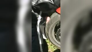 un sex cu motorcycleta uni prieten mai vechi