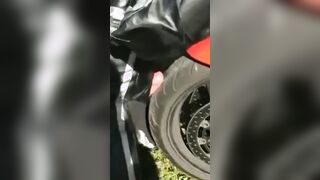 un sex cu motorcycleta uni prieten mai vechi