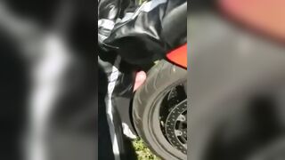 un sex cu motorcycleta uni prieten mai vechi