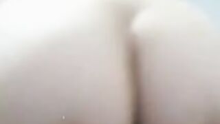 Mollige Amateurin vor der Cam