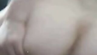 Mollige Amateurin vor der Cam