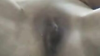 Mollige Amateurin vor der Cam