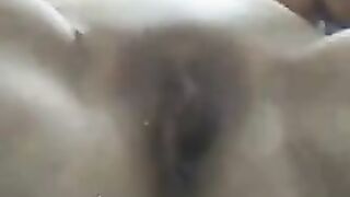 Mollige Amateurin vor der Cam