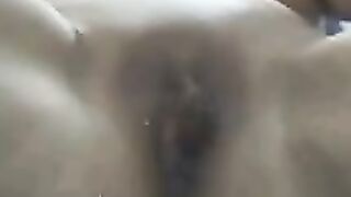 Mollige Amateurin vor der Cam