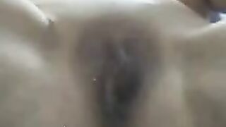 Mollige Amateurin vor der Cam