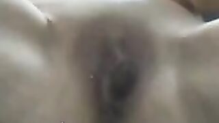 Mollige Amateurin vor der Cam