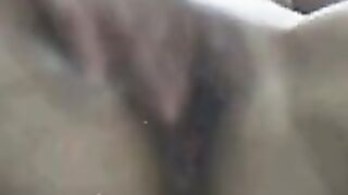 Mollige Amateurin vor der Cam