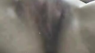 Mollige Amateurin vor der Cam