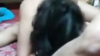 Mollige indische Lady zieht sich aus, um zu ficken