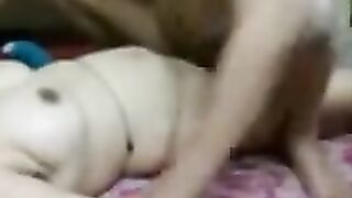 Mollige indische Lady zieht sich aus, um zu ficken