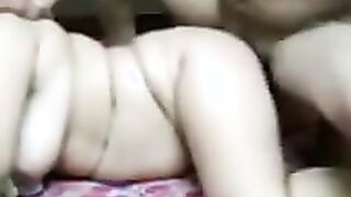 Mollige indische Lady zieht sich aus, um zu ficken