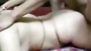 Mollige indische Lady zieht sich aus, um zu ficken