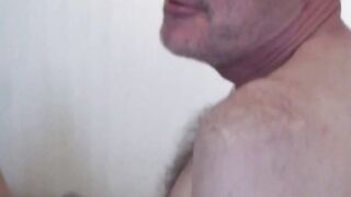 Opa gonnt sich 2 Junge Escorts