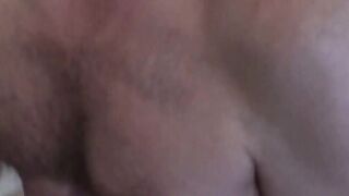 Opa gonnt sich 2 Junge Escorts