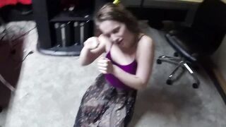 Verbotene Sexspiele im Hinterzimmer gespielt