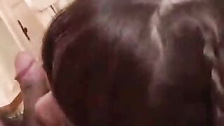 Vollbusige Asia-MILFs befummelt