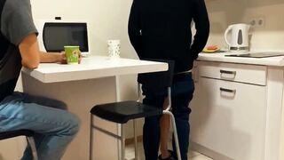 La troia bacia il marito cornuto con la mia sborra