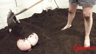 Ophelia Rain's Butt Digs Its Own Grave