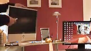 Hubsches Camgirl verfuhrt den Techniker