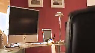Hubsches Camgirl verfuhrt den Techniker