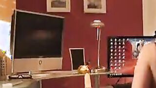 Hubsches Camgirl verfuhrt den Techniker