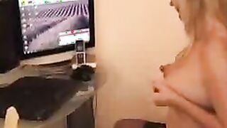 Hubsches Camgirl verfuhrt den Techniker