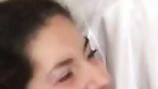 Zwei Freunde teilen sich das deutsche Madel