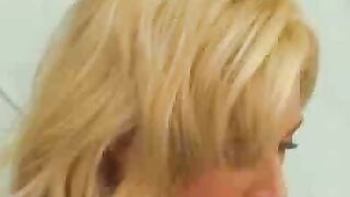 Muschi – lecken bei super geiler Blondine