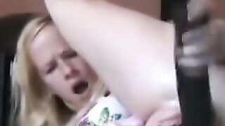 Schau mal wie feucht meine Fotze schon ist
