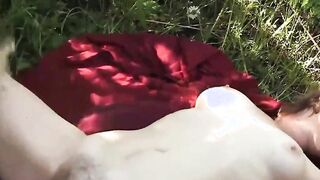 Ihre Muschi schmeckt im Freien noch besser