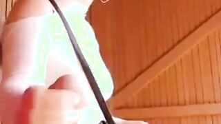 Im Wartehauschen den Schwanz abgemolken