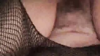 Harter Orgasmus fur das vollbusige Netzluder