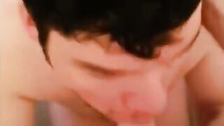 Alter schläft mit einem Jungen beim Amateur-Blowjob