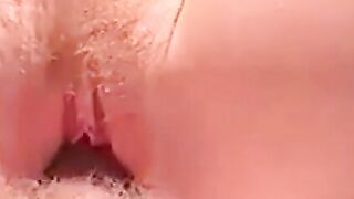 Dansk amatørkone deler Cumshot med ven